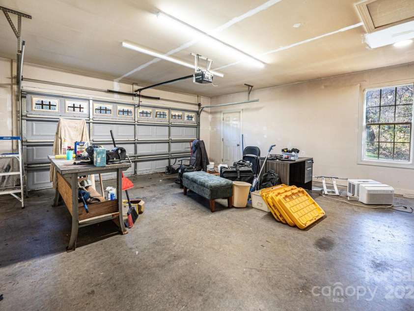 1436 20th Avenue Place, Hickory, NC 28601.  MLS# CAR4324813, YatesRealty ID 2807. Double Garage