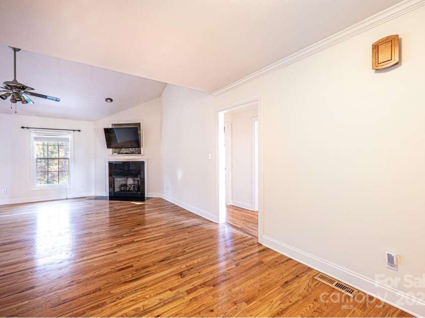 1436 20th Avenue Place, Hickory, NC 28601.  MLS# CAR4324813, YatesRealty ID 2807. Foyer