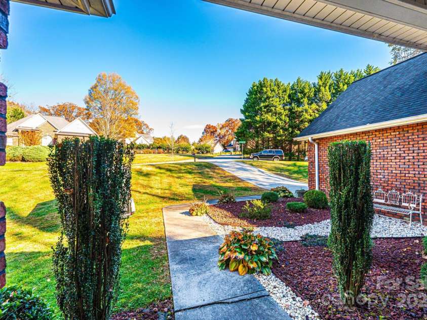 1436 20th Avenue Place, Hickory, NC 28601.  MLS# CAR4324813, YatesRealty ID 2807. Front Porch