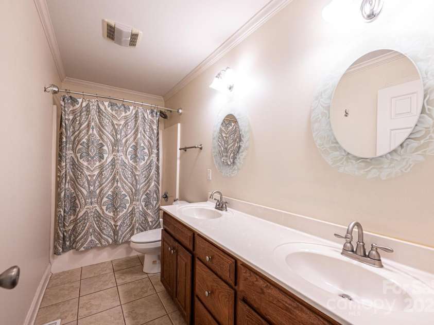 1436 20th Avenue Place, Hickory, NC 28601.  MLS# CAR4324813, YatesRealty ID 2807. Full Bath