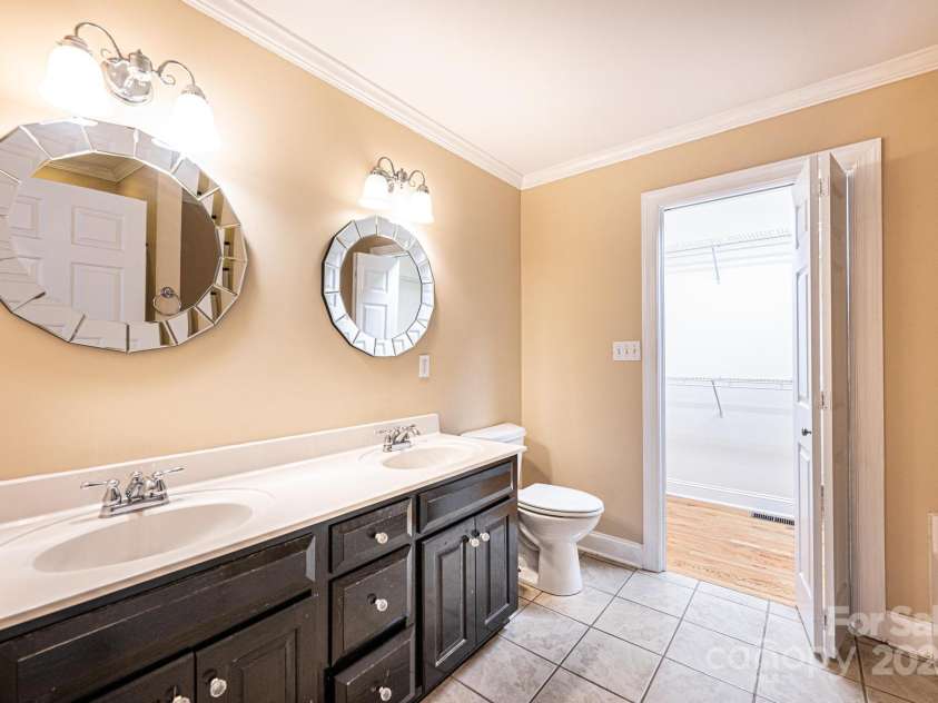 1436 20th Avenue Place, Hickory, NC 28601.  MLS# CAR4324813, YatesRealty ID 2807. Primary Bath