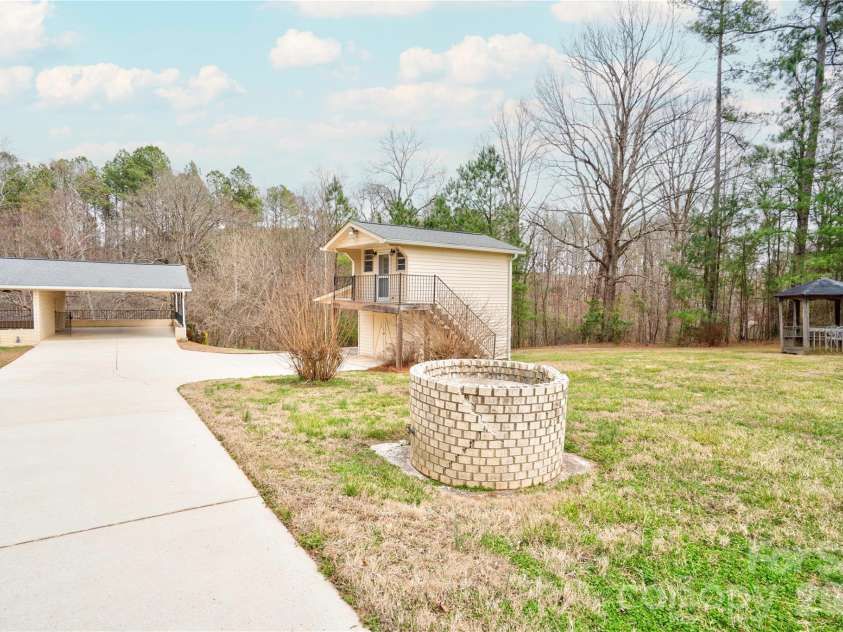 845 Long Branch Road, Grover, NC 28073.  MLS# CAR4353452, YatesRealty ID 2807. Driveway