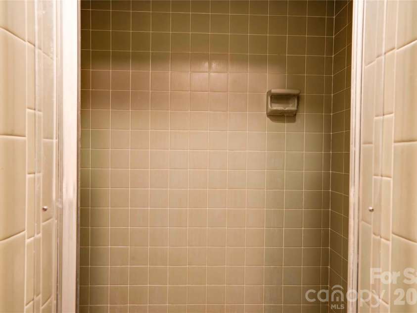 845 Long Branch Road, Grover, NC 28073.  MLS# CAR4353452, YatesRealty ID 2807. Primary Bathroom