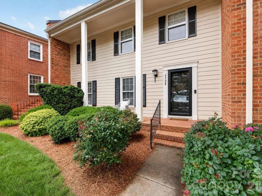 6724 Constitution Lane, Charlotte, NC 28210.  MLS# CAR4385741, YatesRealty ID 28073. 