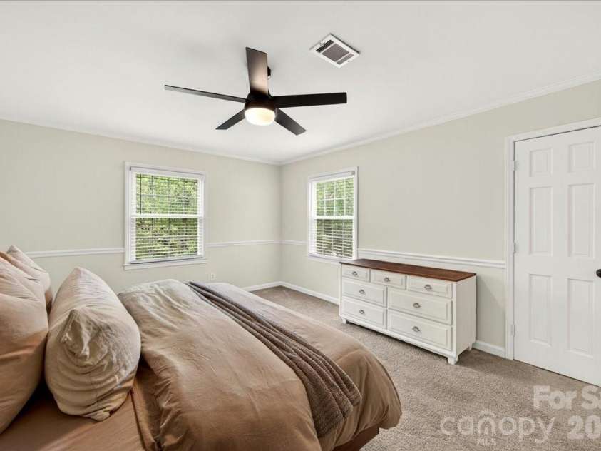 6724 Constitution Lane, Charlotte, NC 28210.  MLS# CAR4385741, YatesRealty ID 28073. 