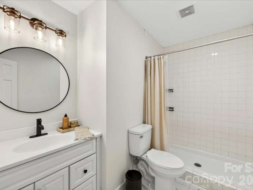 6724 Constitution Lane, Charlotte, NC 28210.  MLS# CAR4385741, YatesRealty ID 28073. 