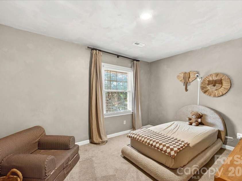 6724 Constitution Lane, Charlotte, NC 28210.  MLS# CAR4385741, YatesRealty ID 28073. 