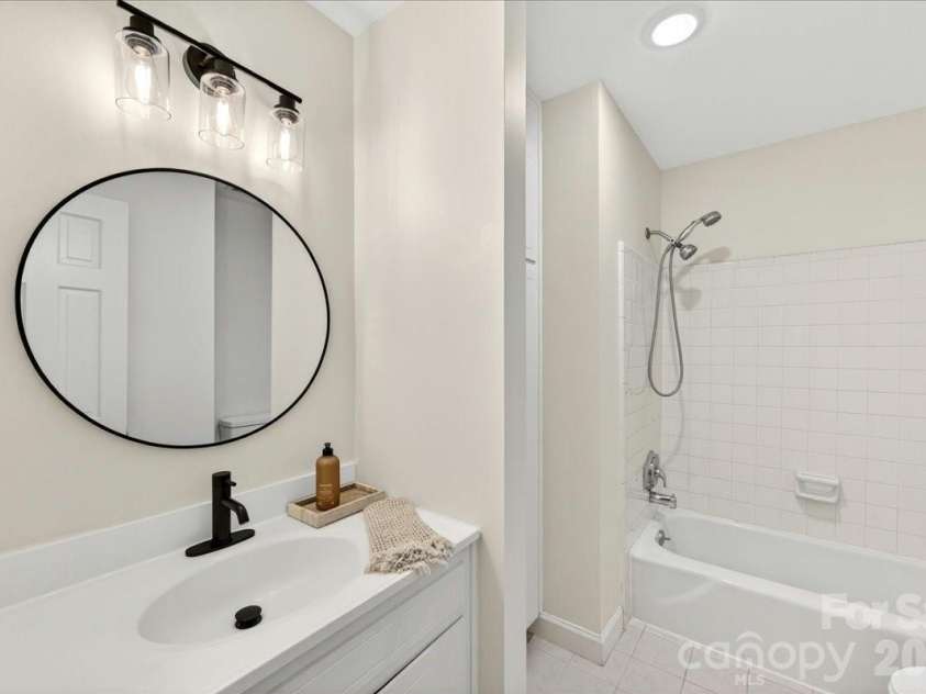6724 Constitution Lane, Charlotte, NC 28210.  MLS# CAR4385741, YatesRealty ID 28073. 
