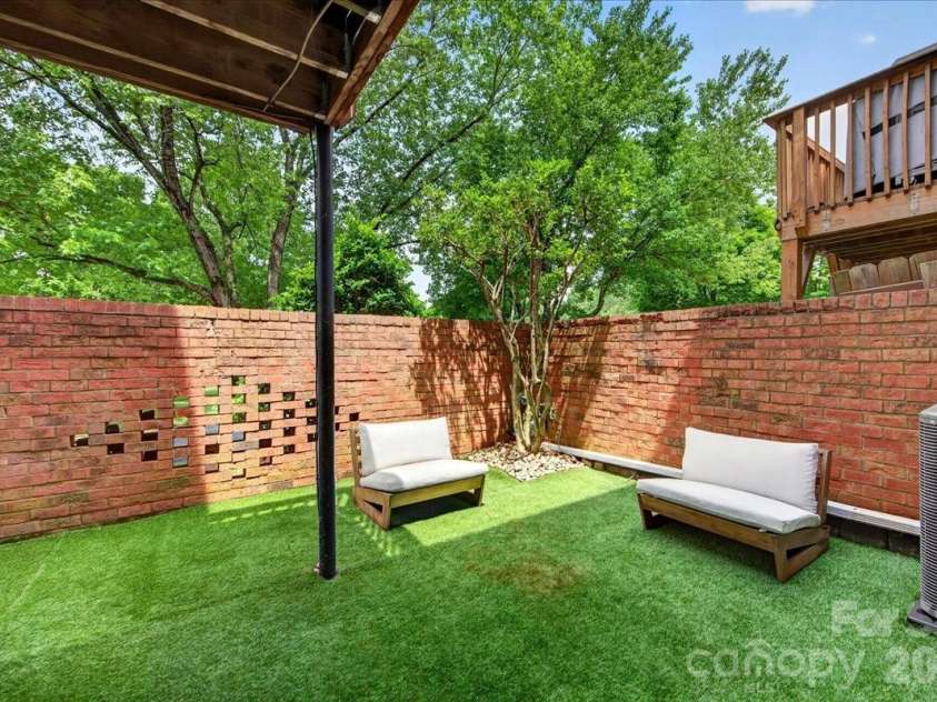6724 Constitution Lane, Charlotte, NC 28210.  MLS# CAR4385741, YatesRealty ID 28073. 