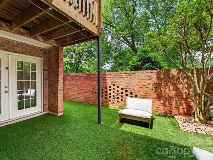 6724 Constitution Lane, Charlotte, NC 28210.  MLS# CAR4385741, YatesRealty ID 28073. 
