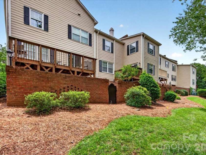 6724 Constitution Lane, Charlotte, NC 28210.  MLS# CAR4385741, YatesRealty ID 28073. 