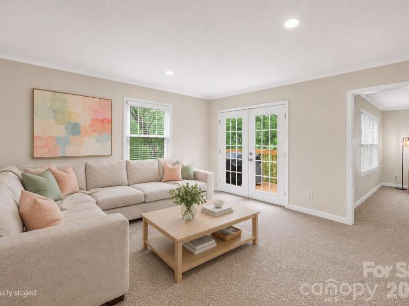 6724 Constitution Lane, Charlotte, NC 28210.  MLS# CAR4385741, YatesRealty ID 28073. 