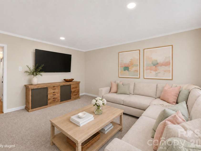 6724 Constitution Lane, Charlotte, NC 28210.  MLS# CAR4385741, YatesRealty ID 28073. 
