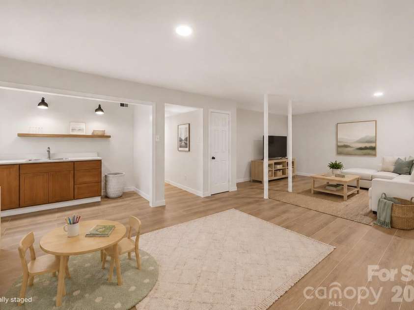 6724 Constitution Lane, Charlotte, NC 28210.  MLS# CAR4385741, YatesRealty ID 28073. 