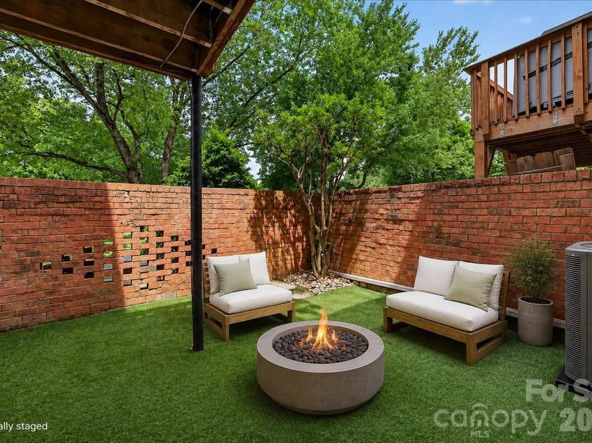 6724 Constitution Lane, Charlotte, NC 28210.  MLS# CAR4385741, YatesRealty ID 28073. 