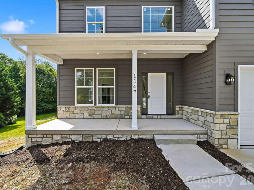 1147 10th Street Lane, Hickory, NC 28601.  MLS# CAR4385331, YatesRealty ID 28075. 