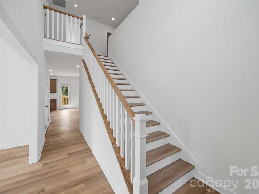 1147 10th Street Lane, Hickory, NC 28601.  MLS# CAR4385331, YatesRealty ID 28075. 