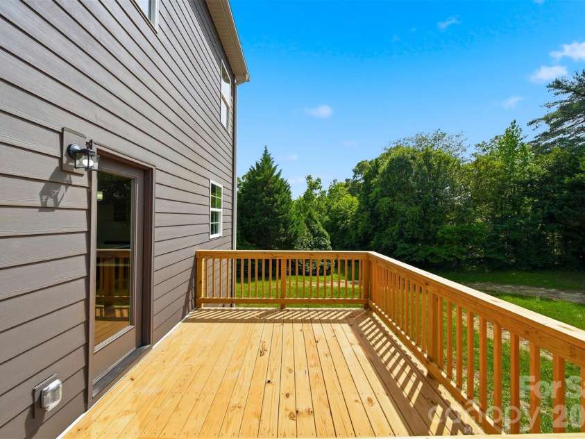 1147 10th Street Lane, Hickory, NC 28601.  MLS# CAR4385331, YatesRealty ID 28075. 