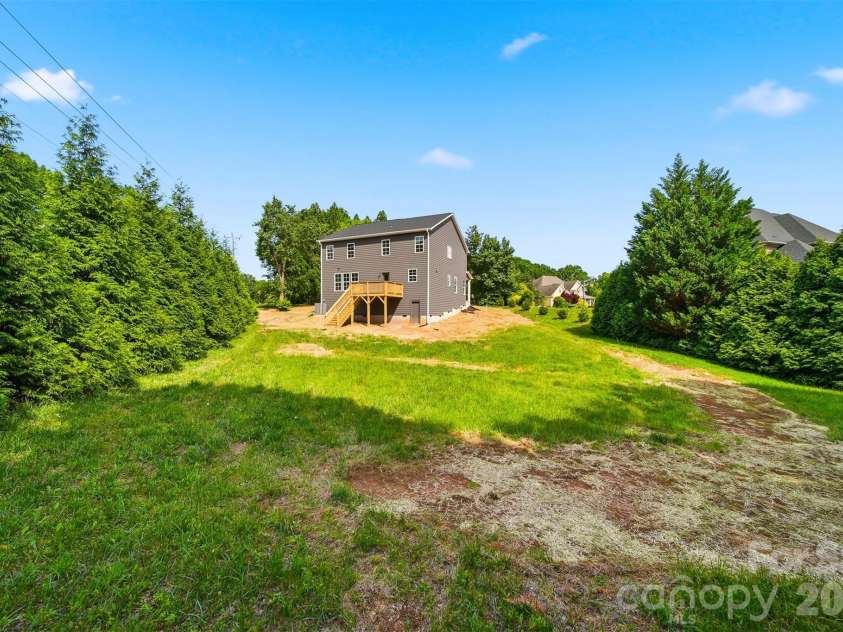 1147 10th Street Lane, Hickory, NC 28601.  MLS# CAR4385331, YatesRealty ID 28075. 