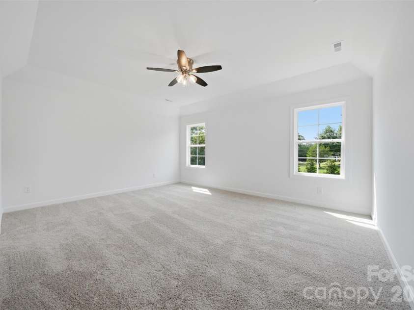 1147 10th Street Lane, Hickory, NC 28601.  MLS# CAR4385331, YatesRealty ID 28075. 