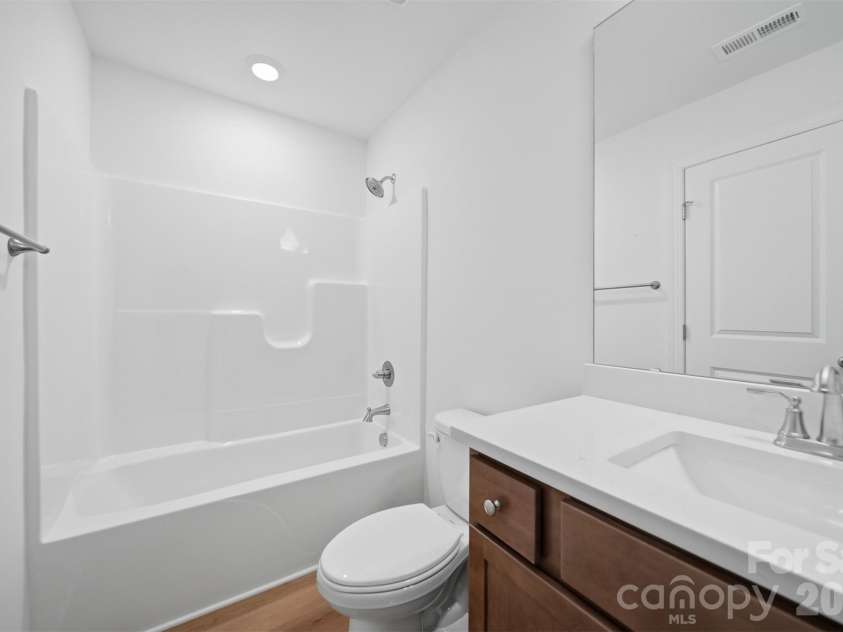 1147 10th Street Lane, Hickory, NC 28601.  MLS# CAR4385331, YatesRealty ID 28075. 