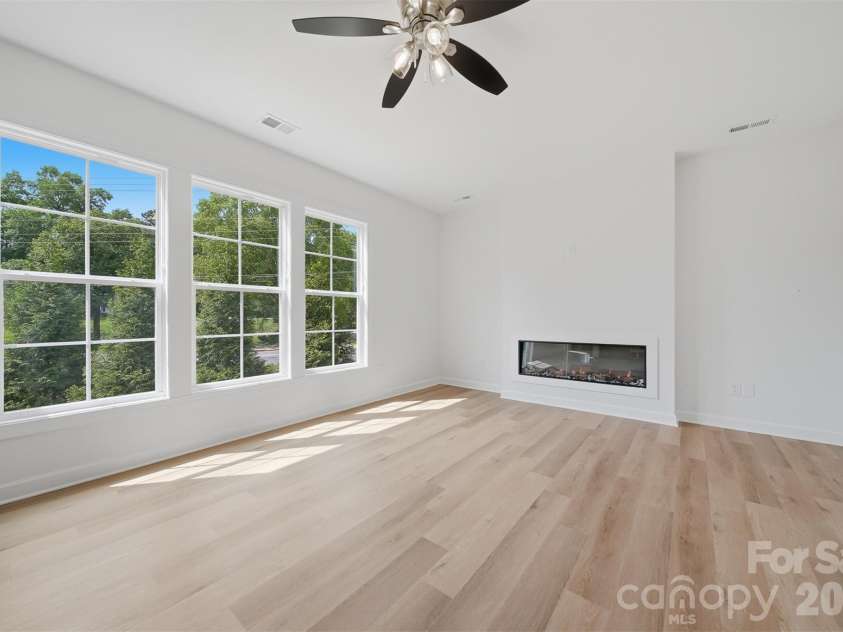 1147 10th Street Lane, Hickory, NC 28601.  MLS# CAR4385331, YatesRealty ID 28075. 