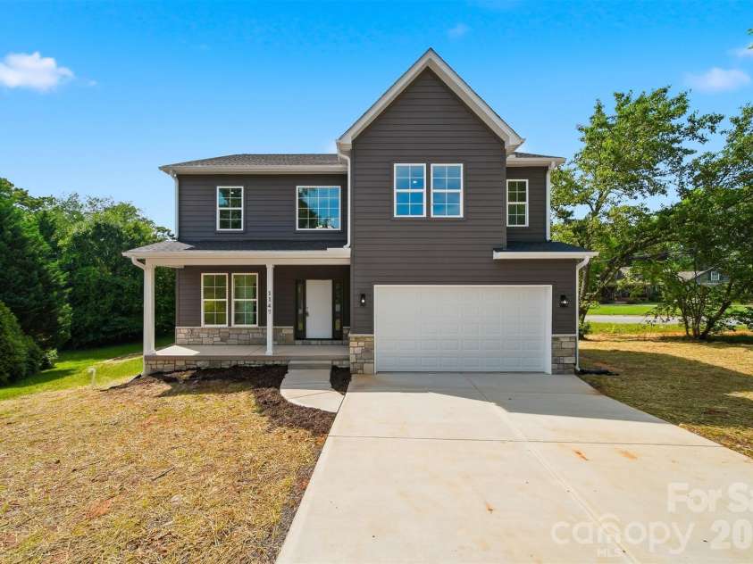 1147 10th Street Lane, Hickory, NC 28601.  MLS# CAR4385331, YatesRealty ID 28075. 