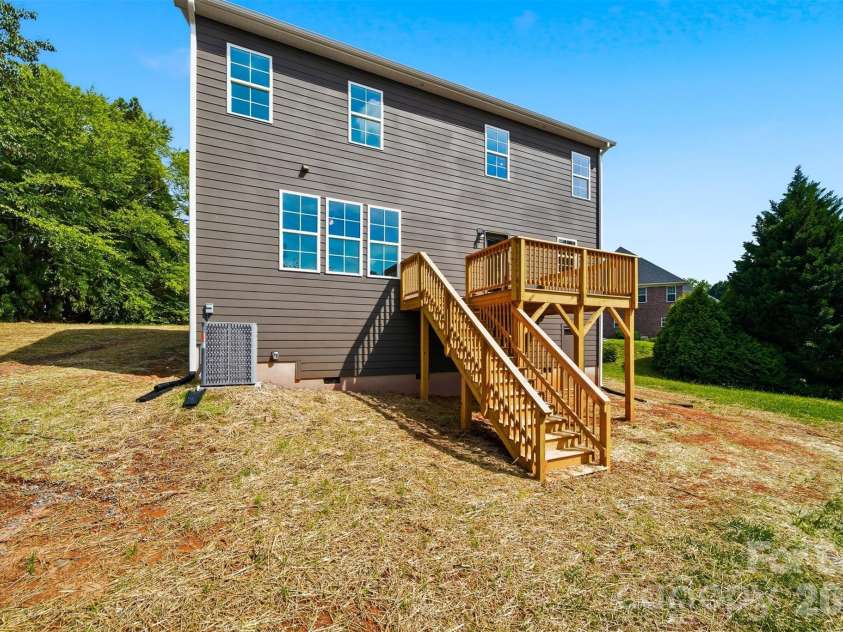 1147 10th Street Lane, Hickory, NC 28601.  MLS# CAR4385331, YatesRealty ID 28075. 