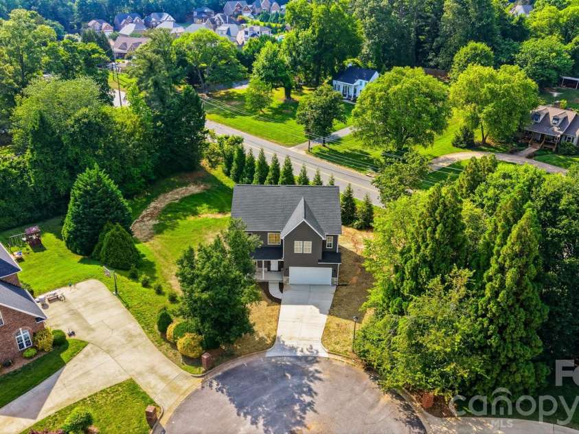 1147 10th Street Lane, Hickory, NC 28601.  MLS# CAR4385331, YatesRealty ID 28075. 