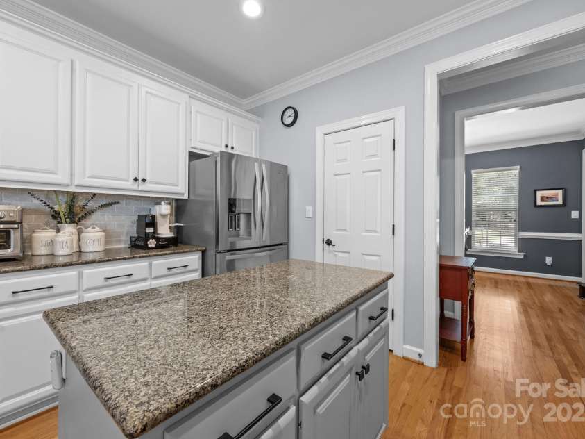 6932 Curlee Court, Charlotte, NC 28277.  MLS# CAR4283210, YatesRealty ID 28075. Island in Kitchen for food prep