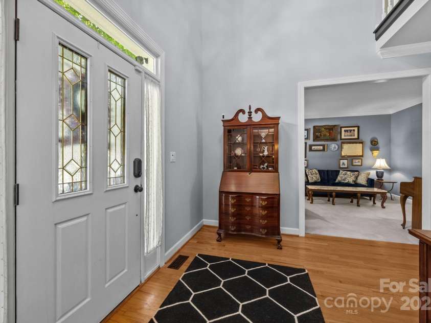 6932 Curlee Court, Charlotte, NC 28277.  MLS# CAR4283210, YatesRealty ID 28075. Open foyer
