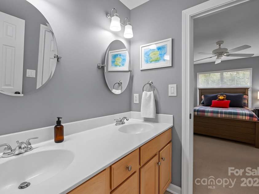 6932 Curlee Court, Charlotte, NC 28277.  MLS# CAR4283210, YatesRealty ID 28075. Secondary Bathroom