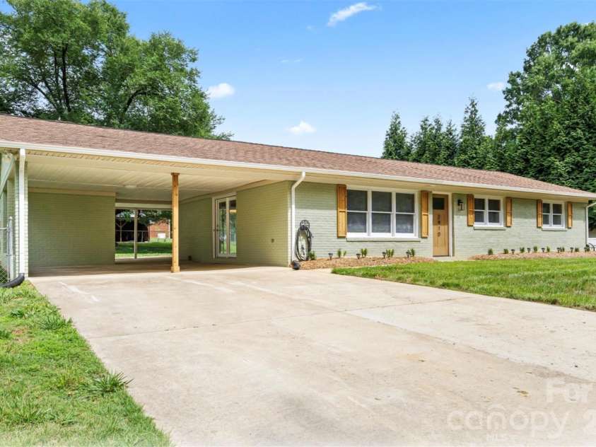 2910 Floral Drive, Albemarle, NC 28001.  MLS# CAR4390056, YatesRealty ID 28076. 