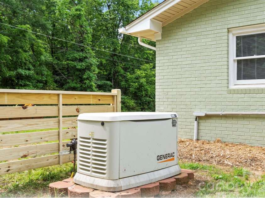 2910 Floral Drive, Albemarle, NC 28001.  MLS# CAR4390056, YatesRealty ID 28076. 