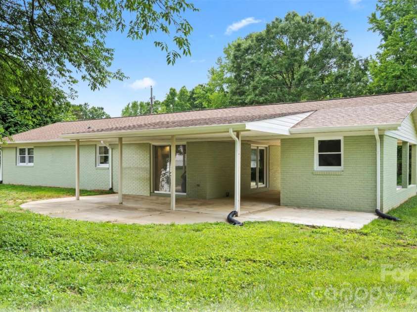 2910 Floral Drive, Albemarle, NC 28001.  MLS# CAR4390056, YatesRealty ID 28076. 