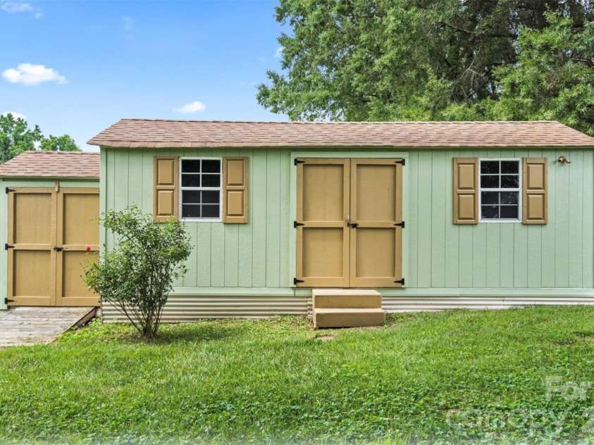 2910 Floral Drive, Albemarle, NC 28001.  MLS# CAR4390056, YatesRealty ID 28076. 