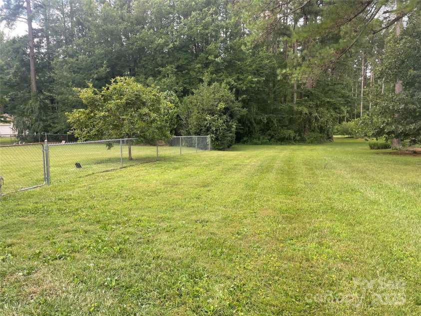 470 Roger Drive, Salisbury, NC 28147.  MLS# CAR4278031, YatesRealty ID 28076. 