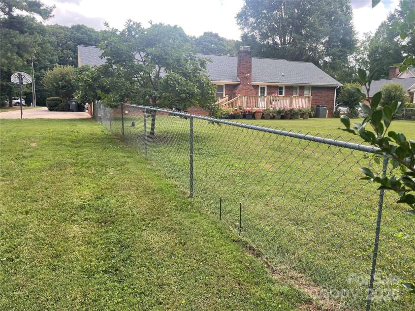 470 Roger Drive, Salisbury, NC 28147.  MLS# CAR4278031, YatesRealty ID 28076. 