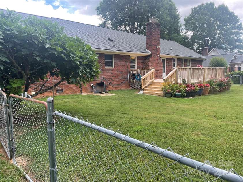 470 Roger Drive, Salisbury, NC 28147.  MLS# CAR4278031, YatesRealty ID 28076. 