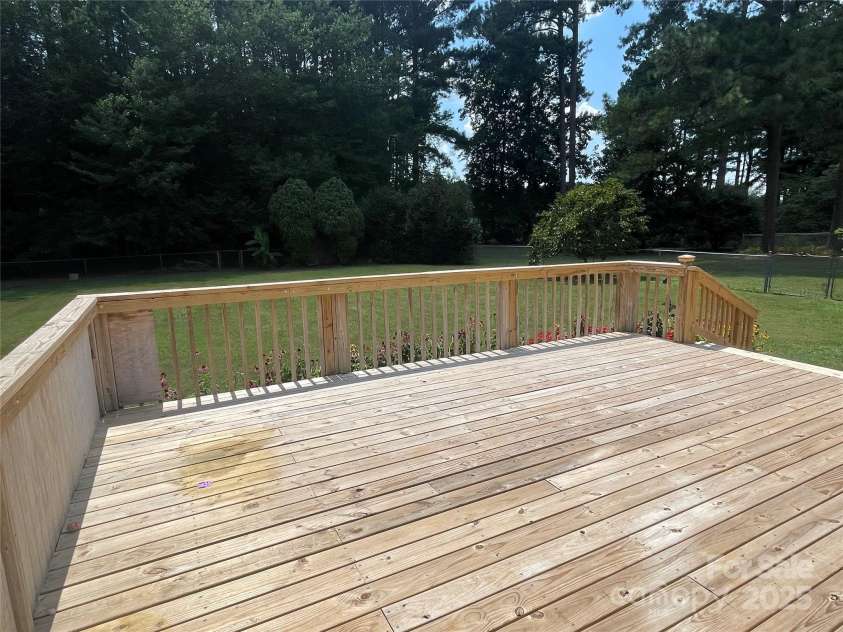 470 Roger Drive, Salisbury, NC 28147.  MLS# CAR4278031, YatesRealty ID 28076. 