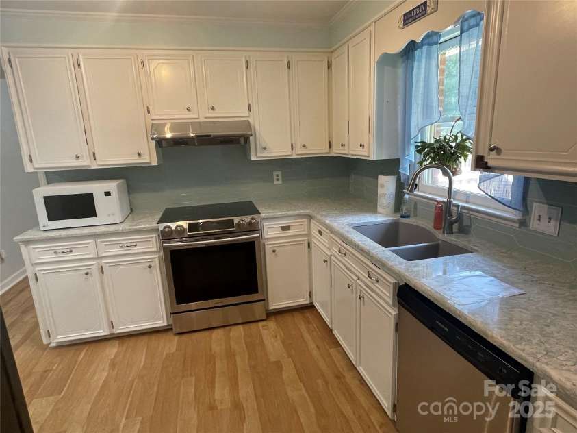 470 Roger Drive, Salisbury, NC 28147.  MLS# CAR4278031, YatesRealty ID 28076. 