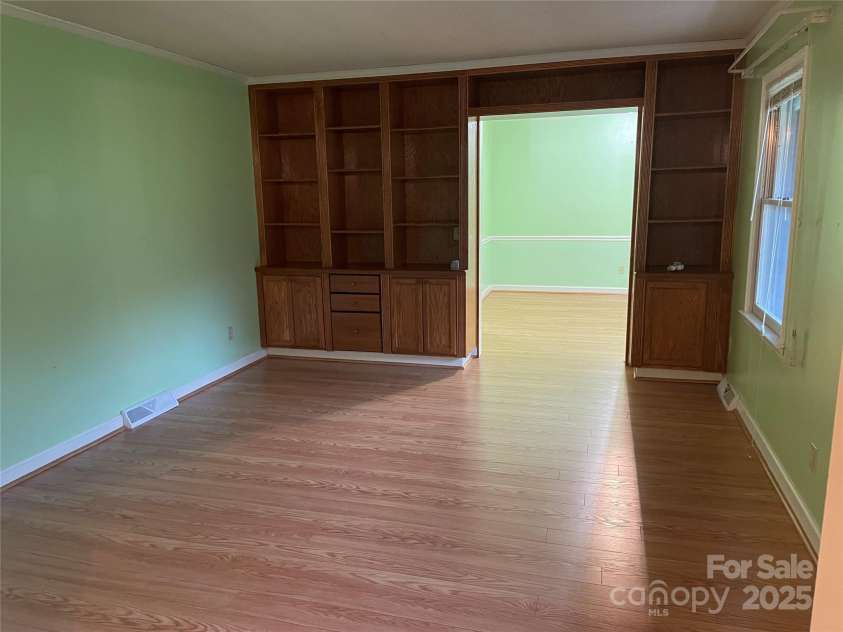 470 Roger Drive, Salisbury, NC 28147.  MLS# CAR4278031, YatesRealty ID 28076. Living room