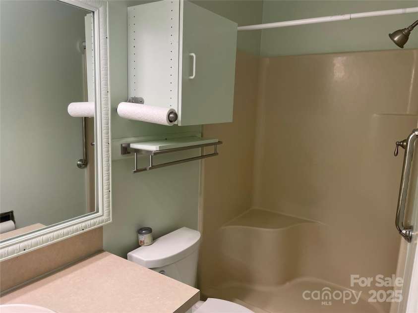 470 Roger Drive, Salisbury, NC 28147.  MLS# CAR4278031, YatesRealty ID 28076. Primary bath