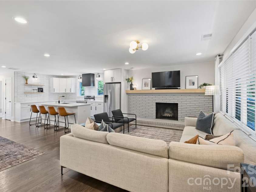 1914 Windham Place, Charlotte, NC 28205.  MLS# CAR4388693, YatesRealty ID 28077. 