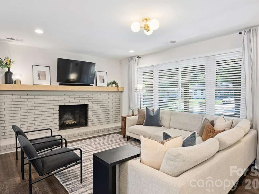 1914 Windham Place, Charlotte, NC 28205.  MLS# CAR4388693, YatesRealty ID 28077. 