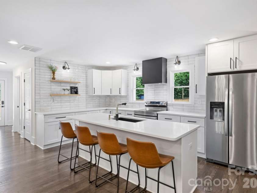 1914 Windham Place, Charlotte, NC 28205.  MLS# CAR4388693, YatesRealty ID 28077. 