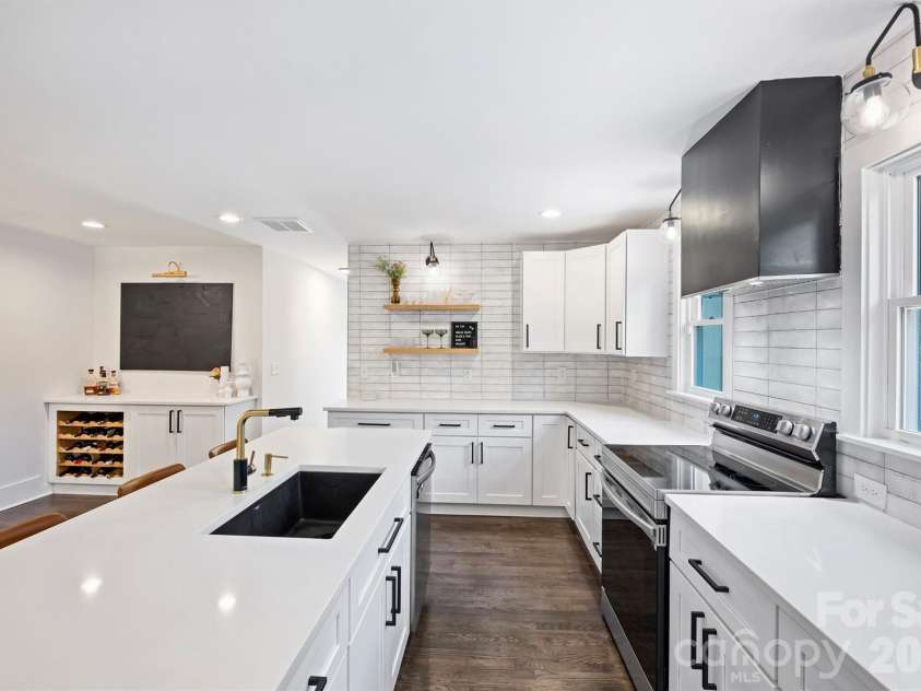 1914 Windham Place, Charlotte, NC 28205.  MLS# CAR4388693, YatesRealty ID 28077. 