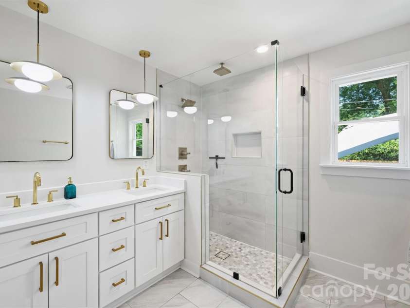 1914 Windham Place, Charlotte, NC 28205.  MLS# CAR4388693, YatesRealty ID 28077. 