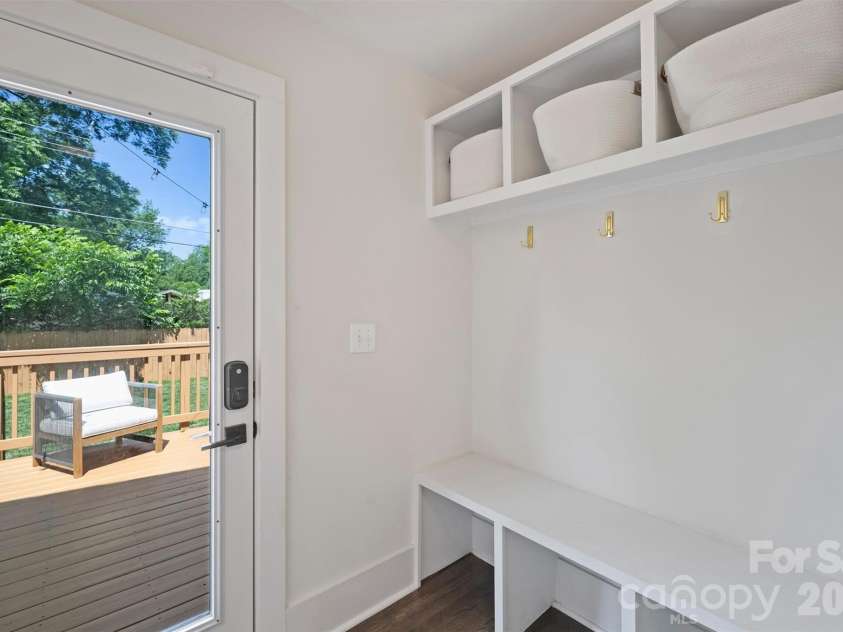 1914 Windham Place, Charlotte, NC 28205.  MLS# CAR4388693, YatesRealty ID 28077. 