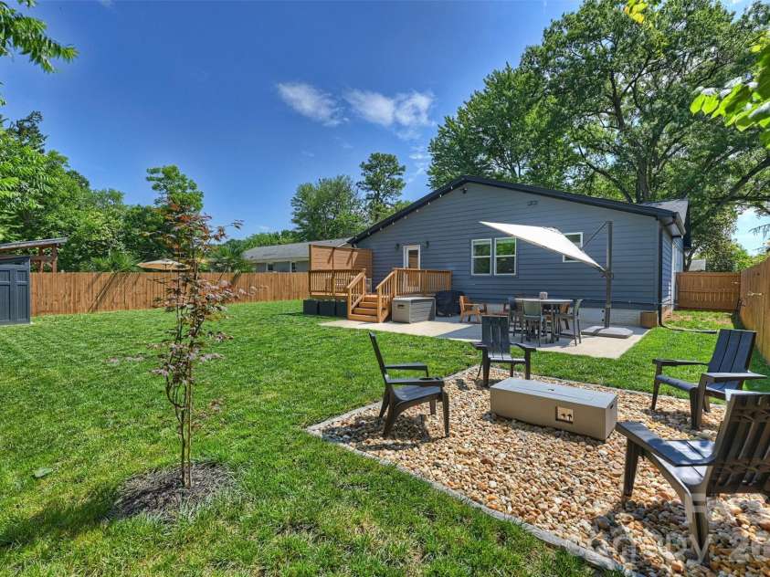 1914 Windham Place, Charlotte, NC 28205.  MLS# CAR4388693, YatesRealty ID 28077. 
